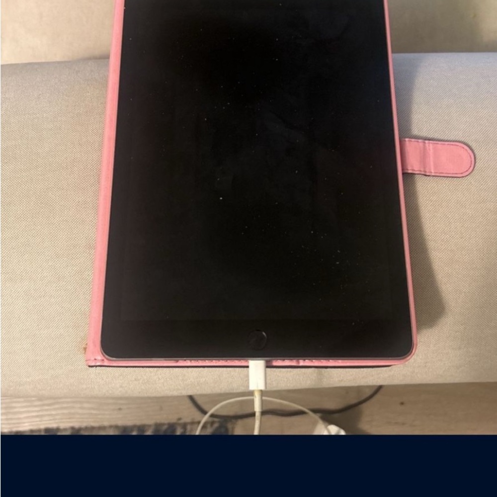 iPad - Picture 3 of 5